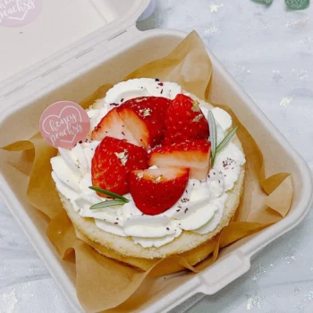 Fresh Japanese Strawberries [Gourmet] Lunch Box Bento Cake | Best Customisation Cake Shop