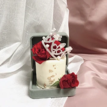 Red Roses Crown Cake - Jewelry Mini Cake | Best Birthday Cake