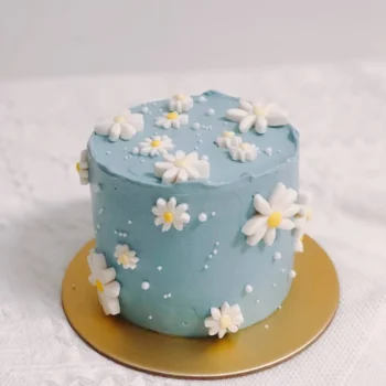 Blue Daisy Cake