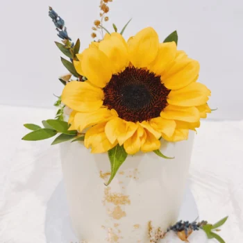 Minimalist Sunflower Rustic Cake | Cake Delivery in Singapore - Honeypeachsg Bakery