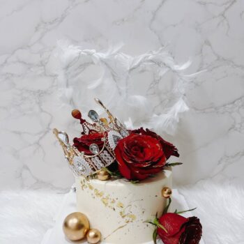 Red Rose Crown Elegant Cake