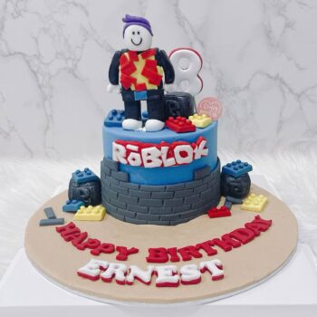 Roblox Figurine Cake