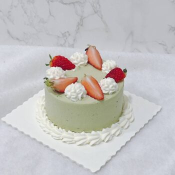 Mini Matcha Strawberries Cake